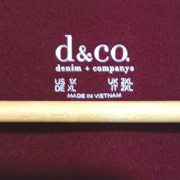 Denim & Co. Women's Burgundy Top - Picture 4 of 6